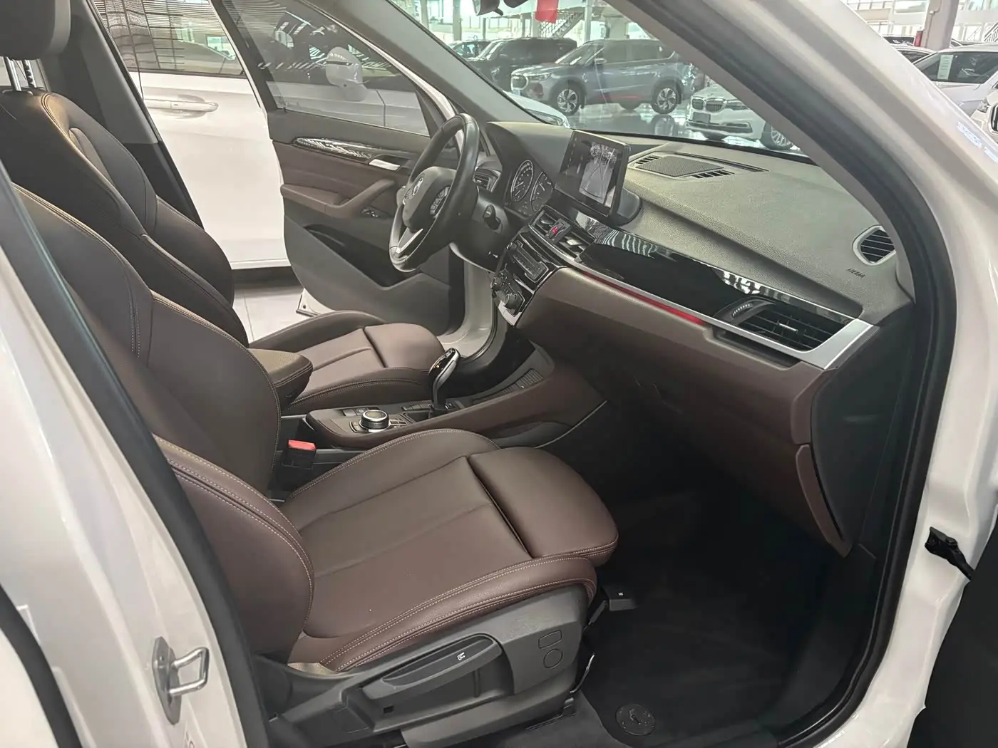 BMW X1 2023 — Şəkil 8/14
