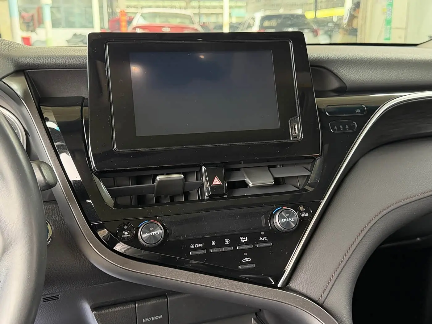 Toyota Camry 2021 — Photo 10/18