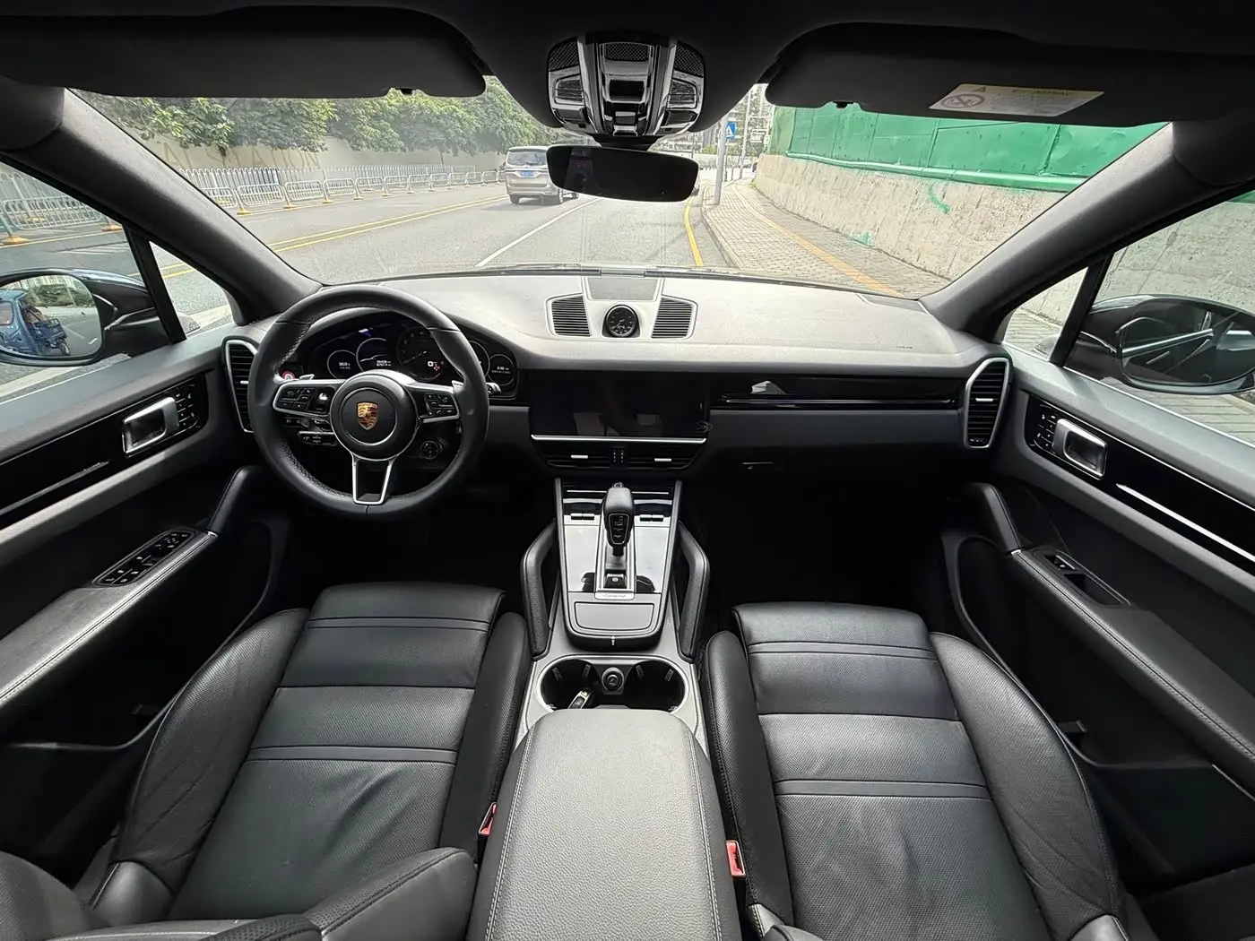 Porsche Cayenne New Energy 2019 — Photo 13/14