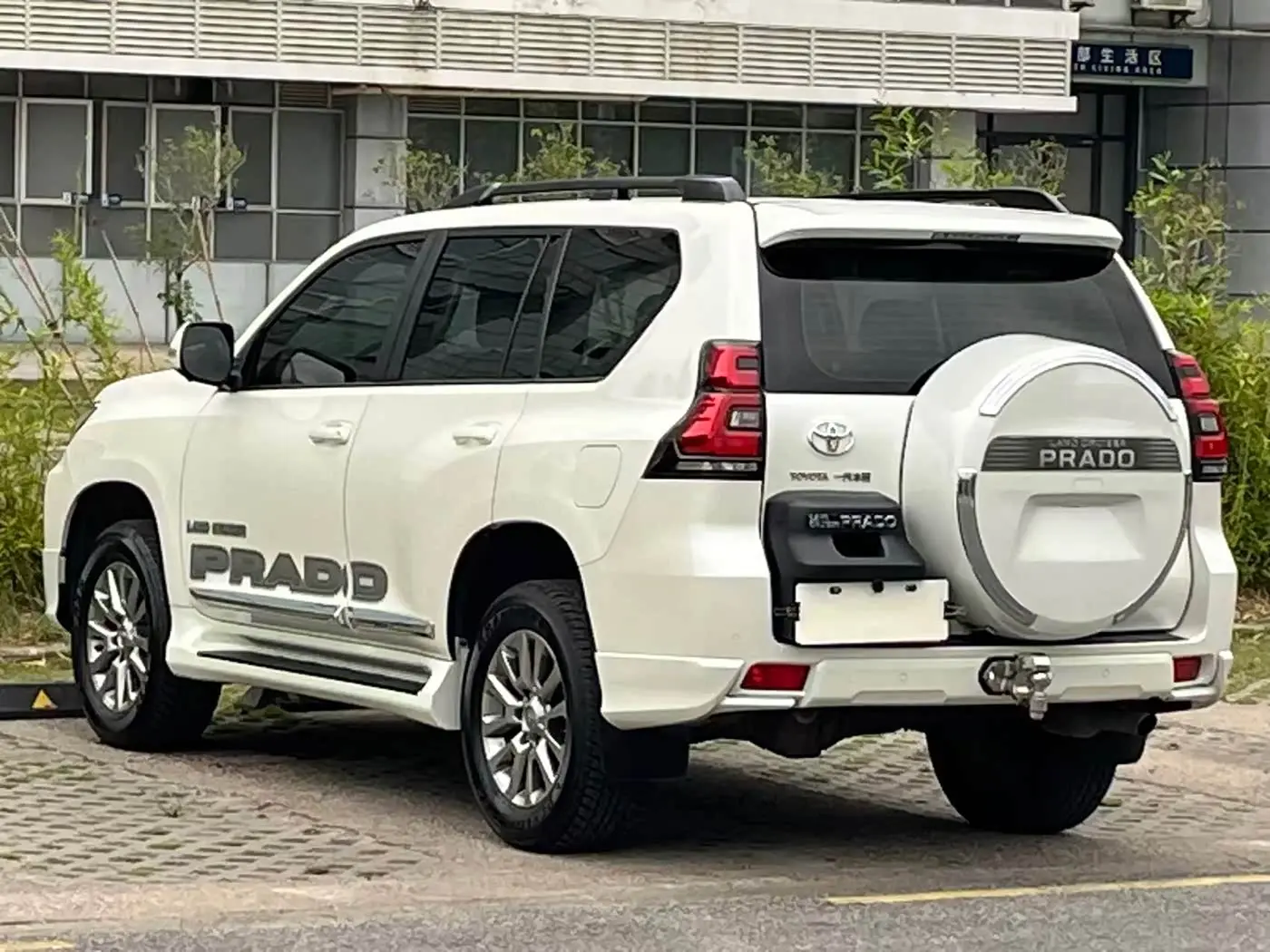Toyota Prado 2019 — Photo 5/15