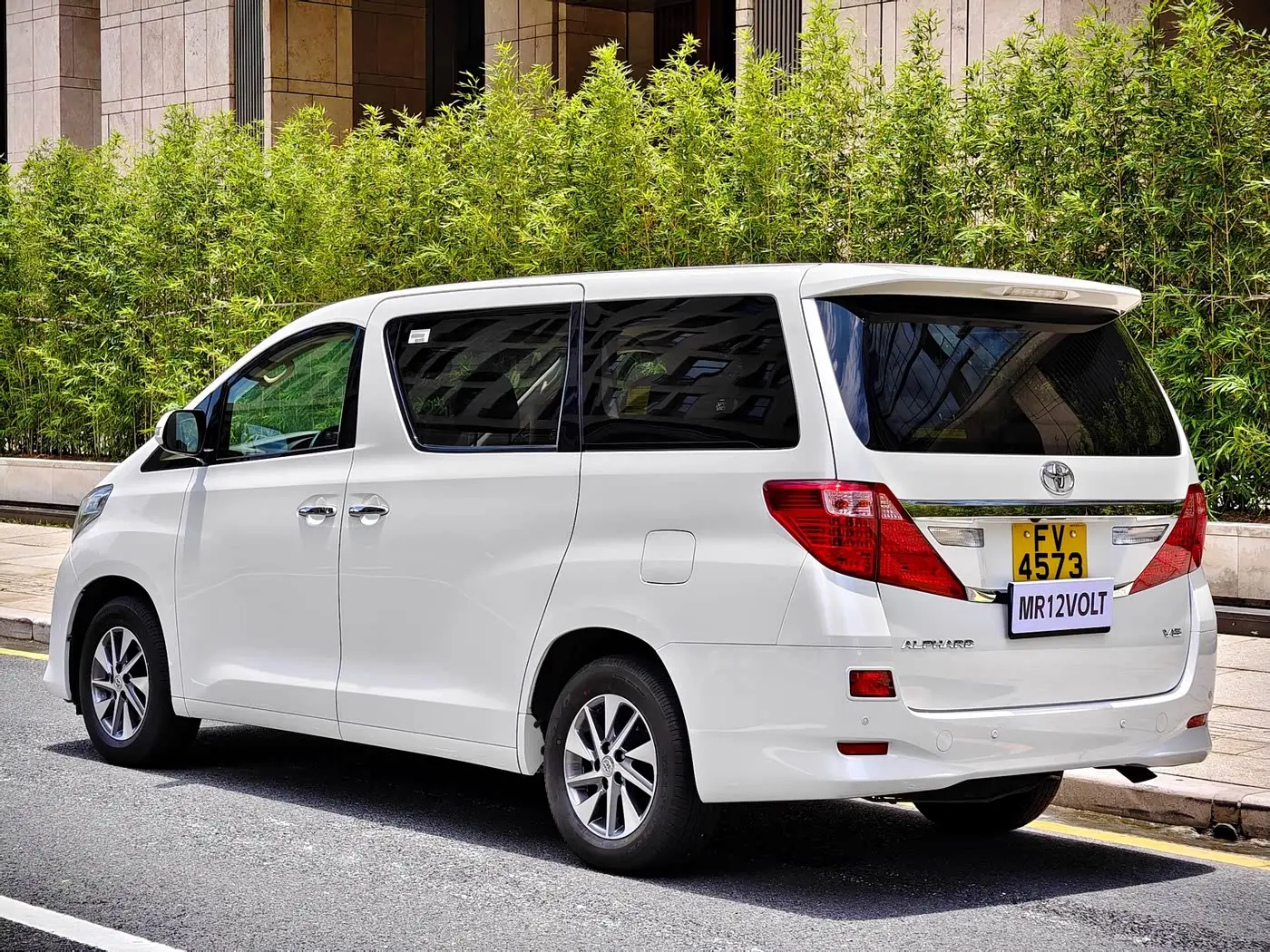 Toyota Alphard 2012 — Photo 6/19