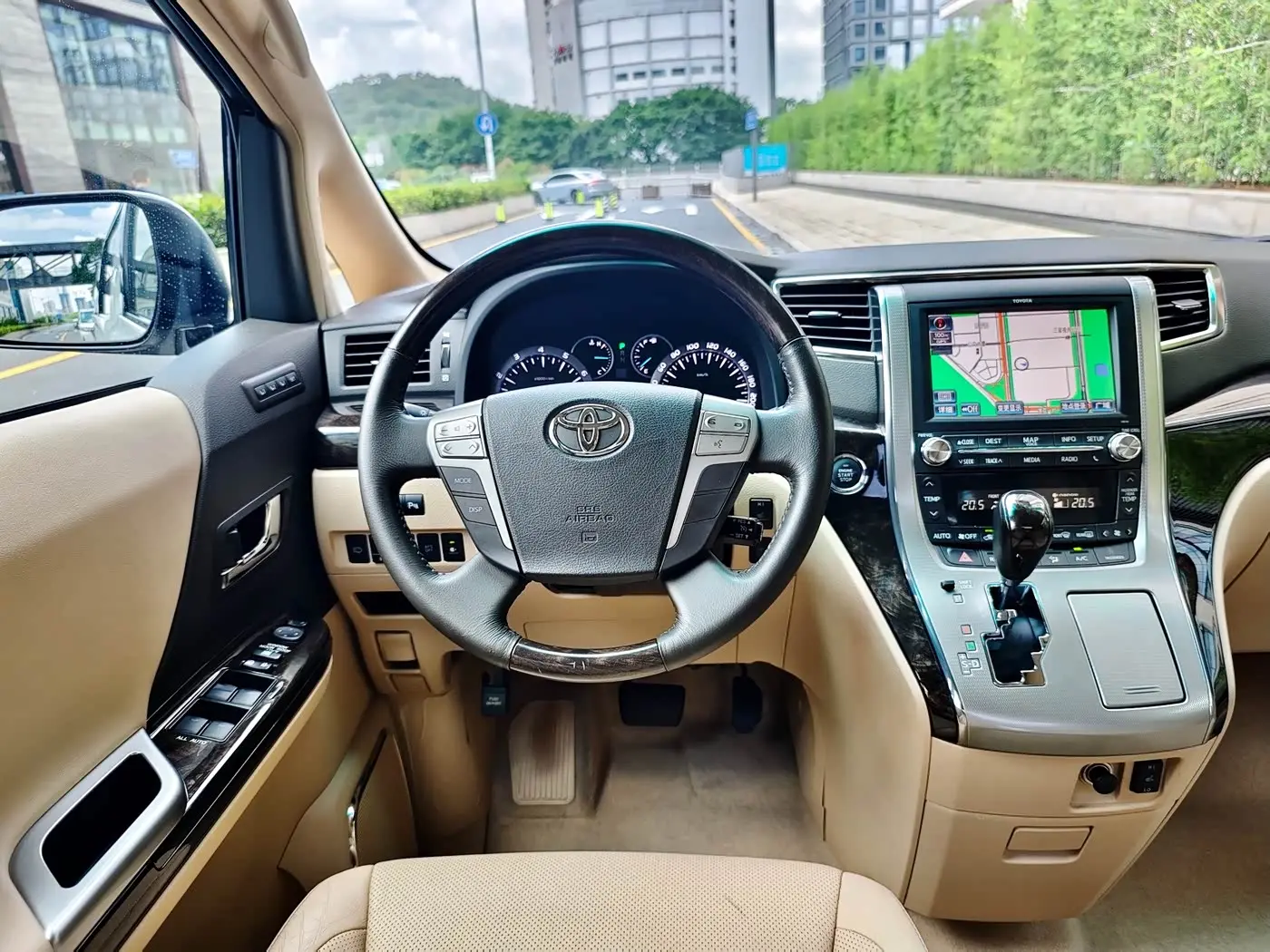 Toyota Alphard 2012 — Photo 13/19