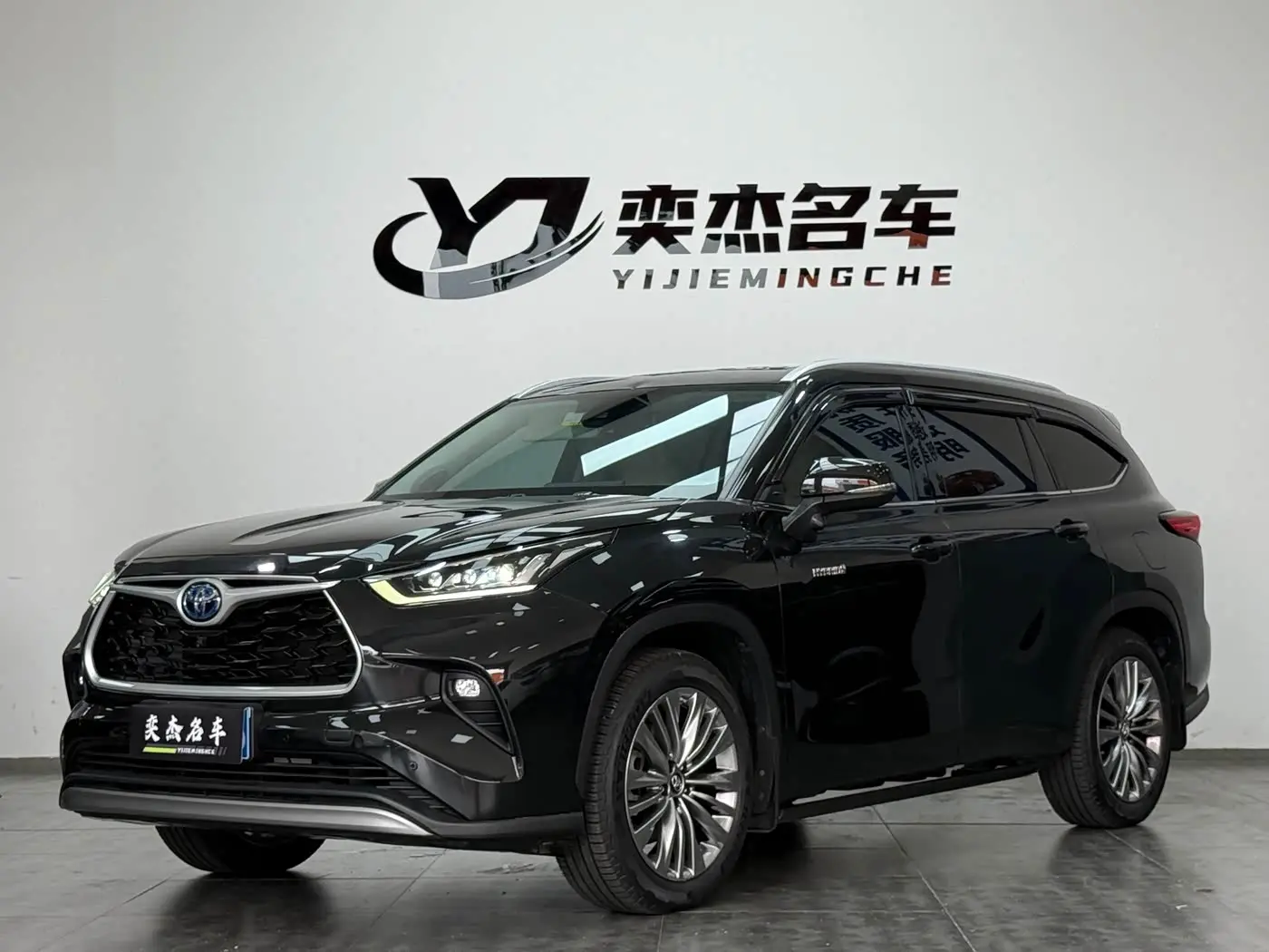 Toyota Highlander 2022 — Photo 1/19