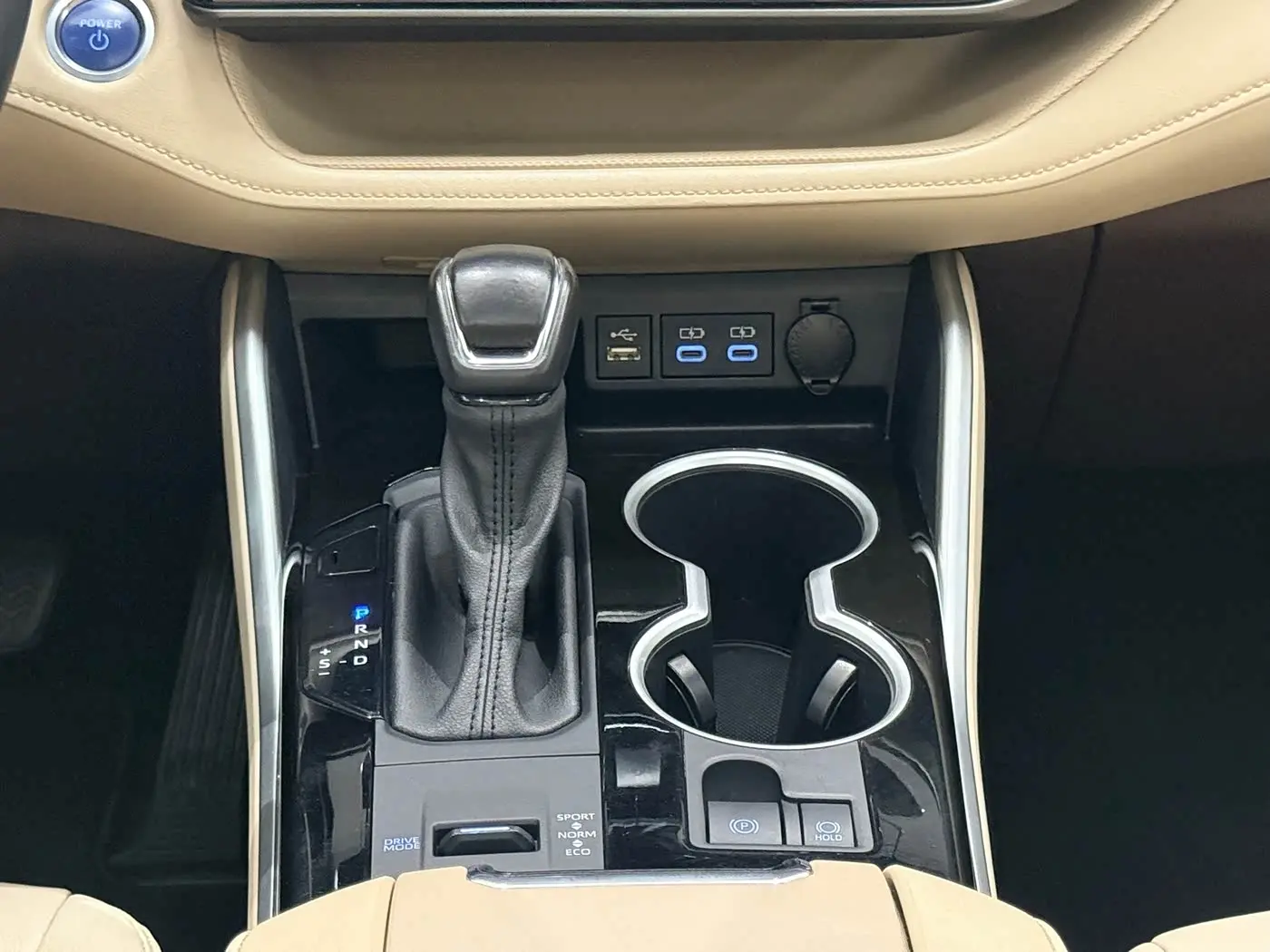 Toyota Highlander 2022 — Photo 13/19