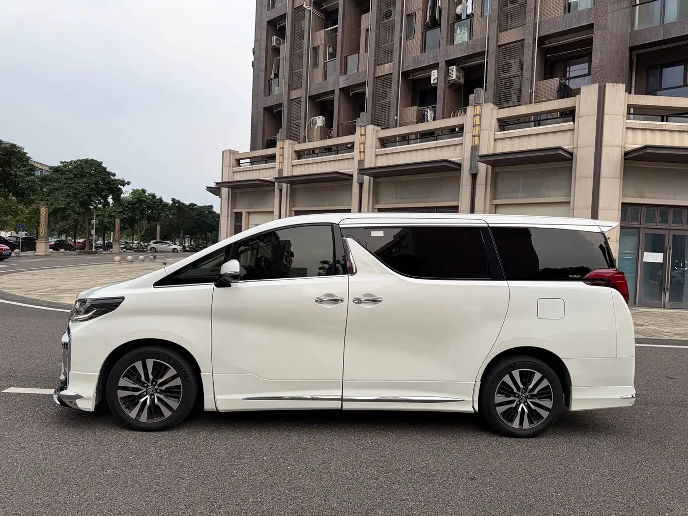 Toyota Alphard 2019 — Фото 5/20