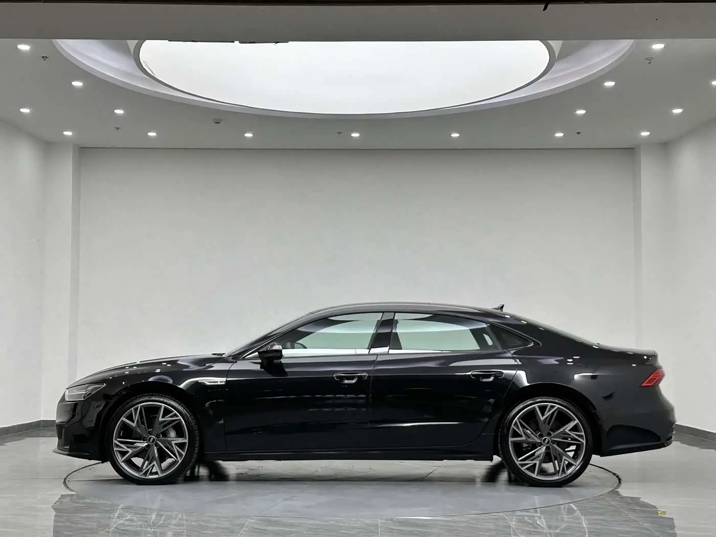 Audi A7L 2023 — Photo 6/20