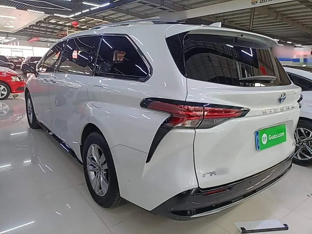 Toyota Sienna 2022 — Photo 4/19