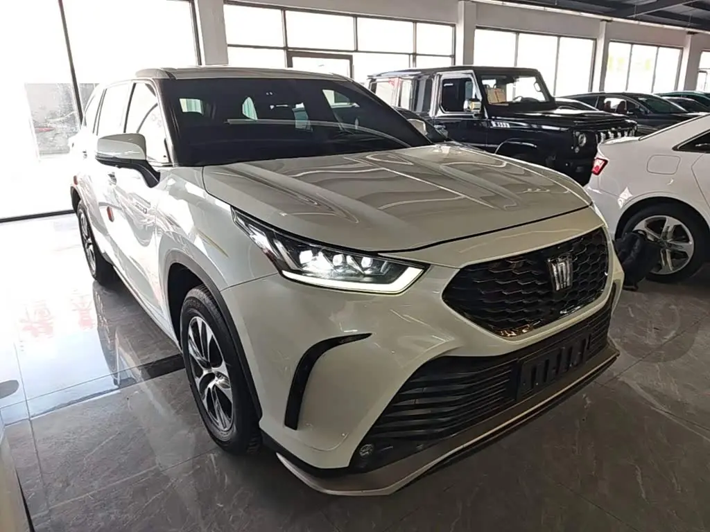 Toyota Crown Kluger 2022 — Photo 3/19