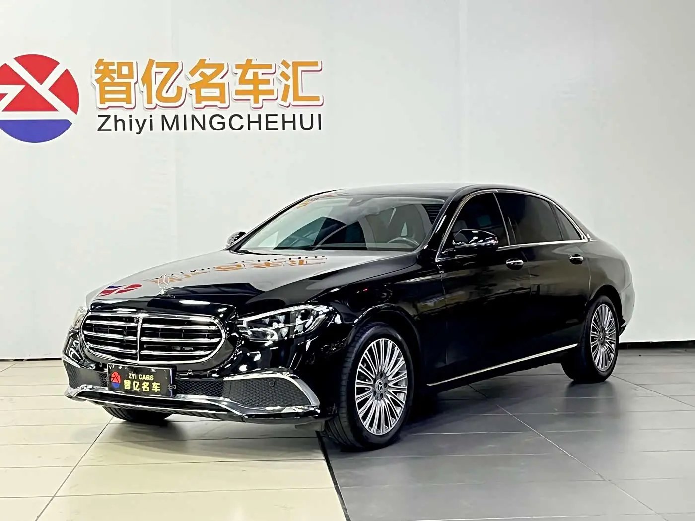 Mercedes-Benz E-Class 2023 — Photo 1/14