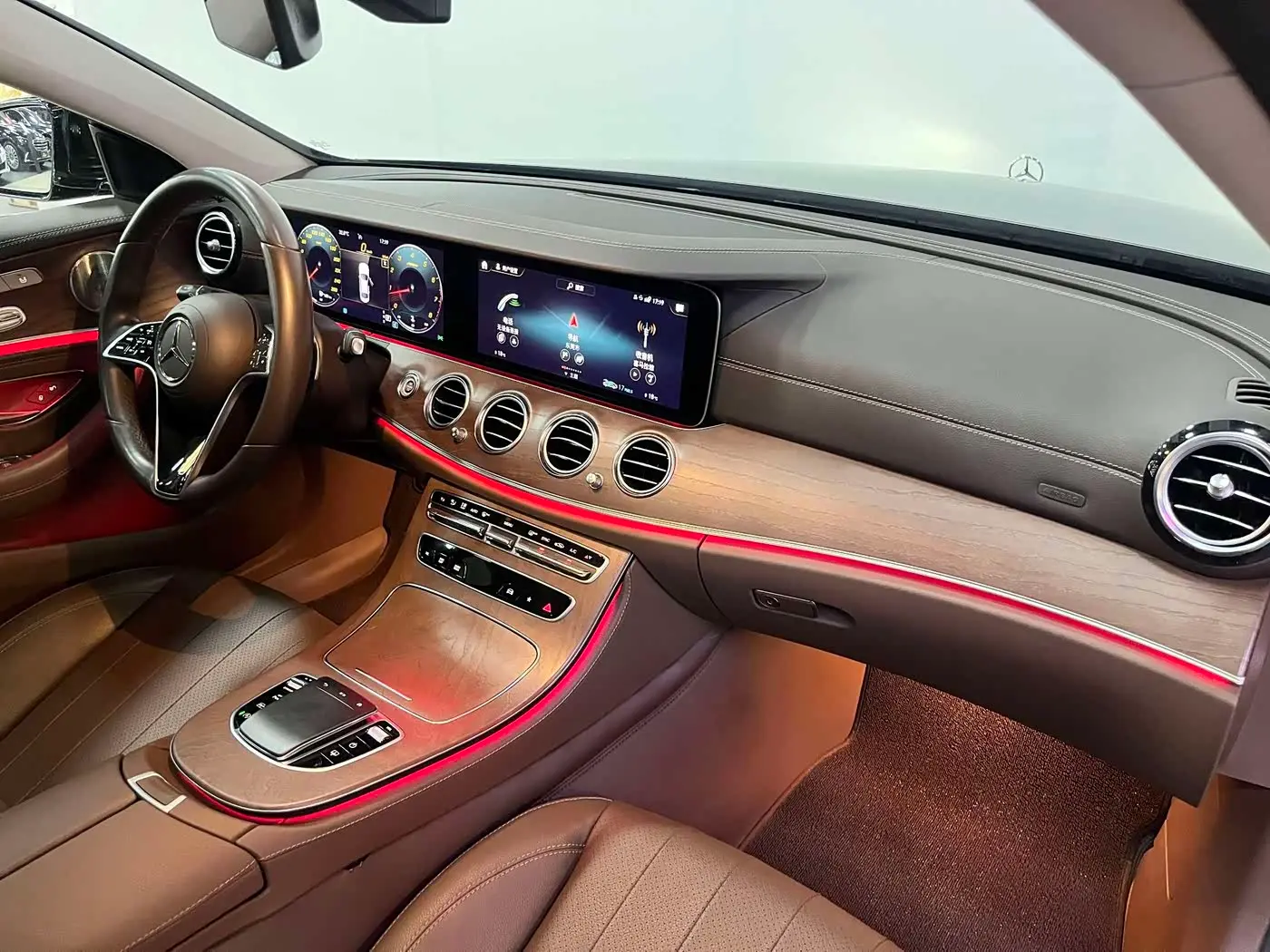 Mercedes-Benz E-Class 2023 — Photo 11/14