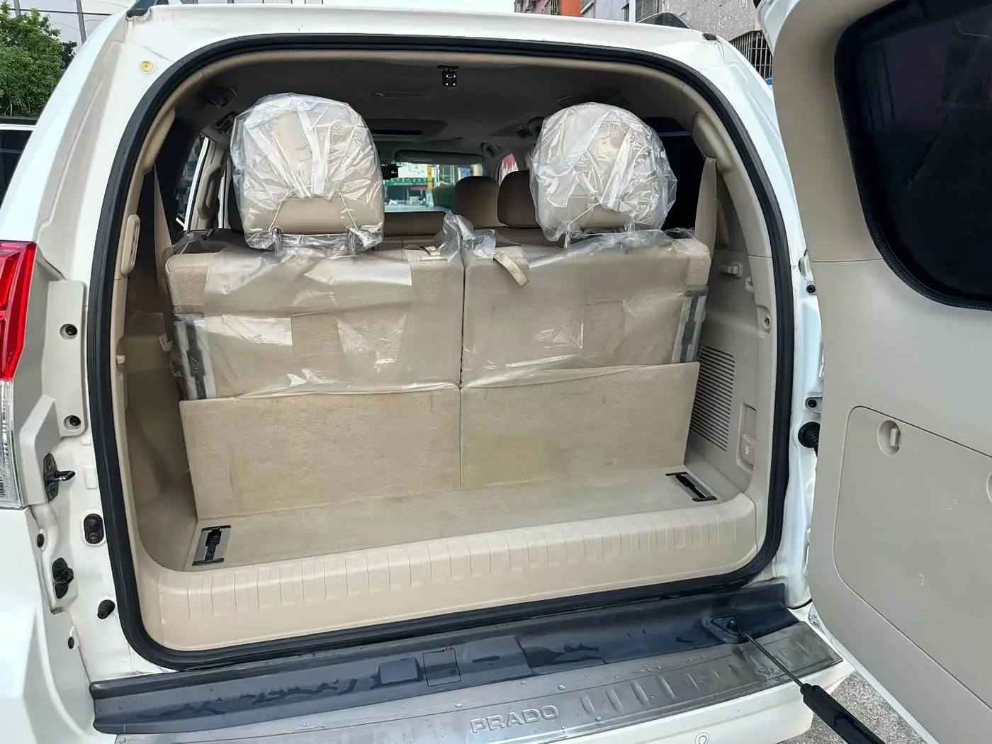 Toyota Prado 2012 — Photo 11/14