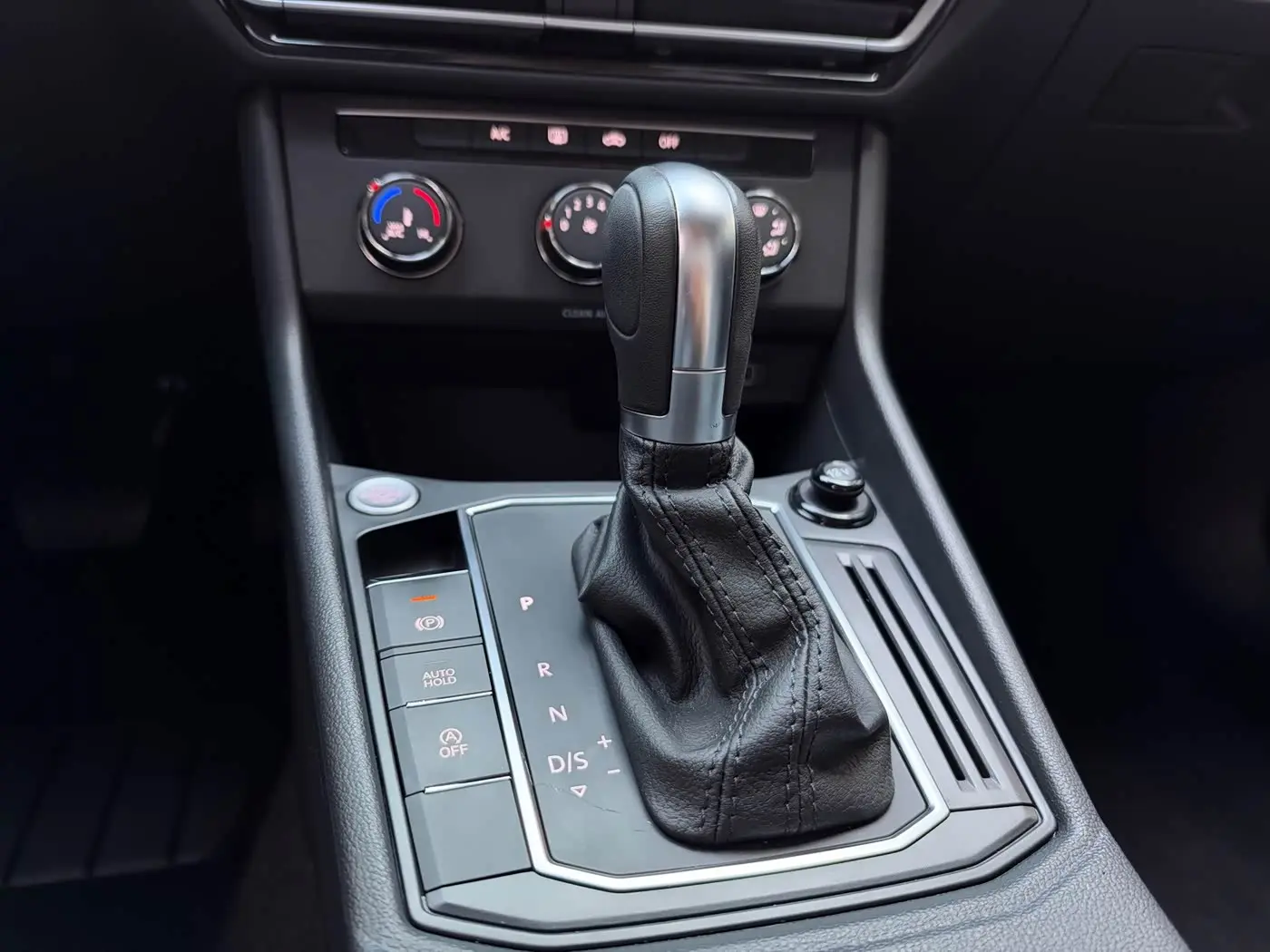 Volkswagen Lavida 2023 — Photo 10/19