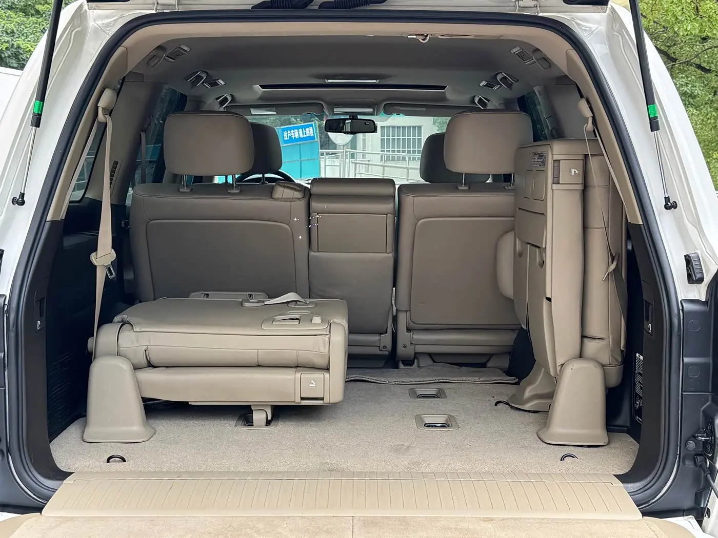 Toyota Land Cruiser 2010 — Photo 10/18