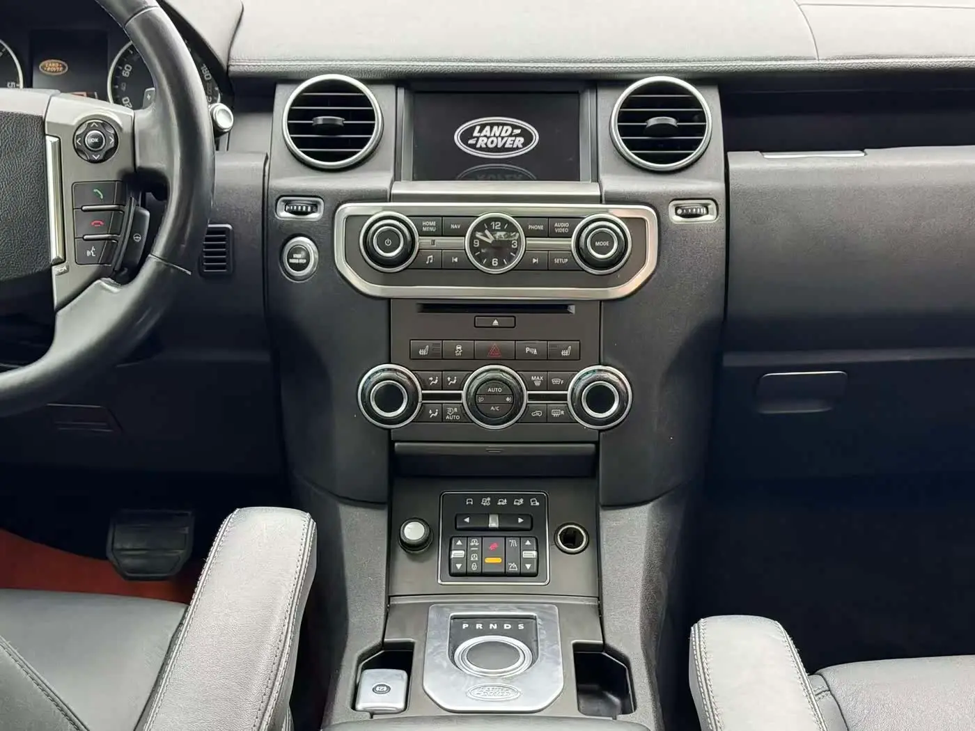 Land Rover Discovery 2015 — Photo 10/13