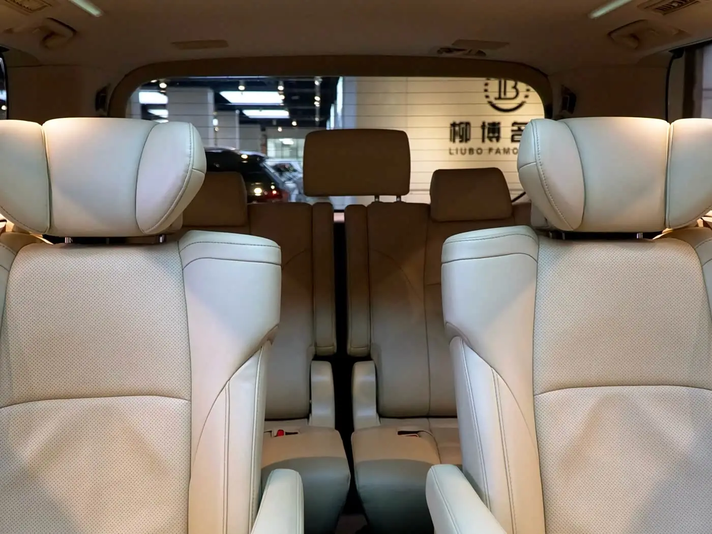 Toyota Alphard 2016 — Photo 10/20