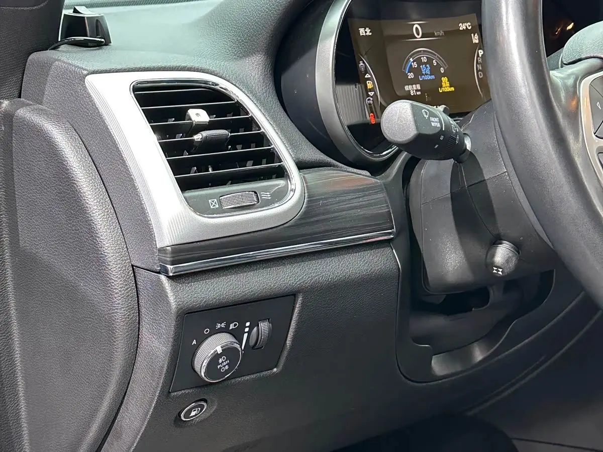 Jeep Grand Cherokee 2022 — Photo 13/20