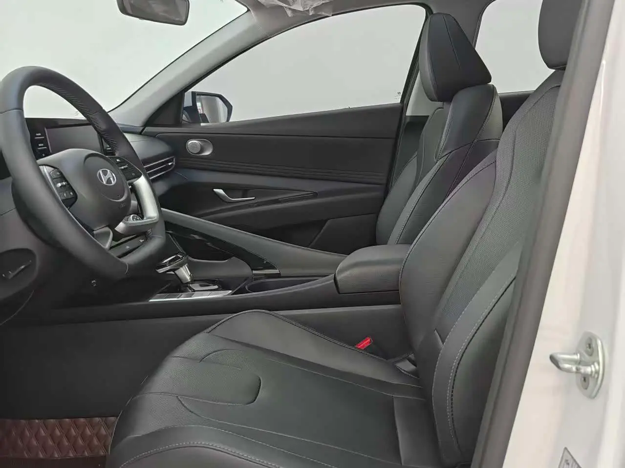 Hyundai Elantra 2024 — Şəkil 16/20