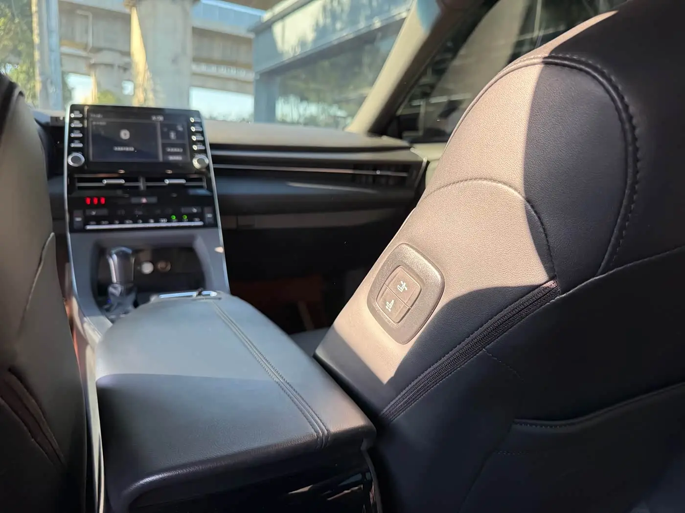 Toyota Avalon 2019 — Фото 17/20