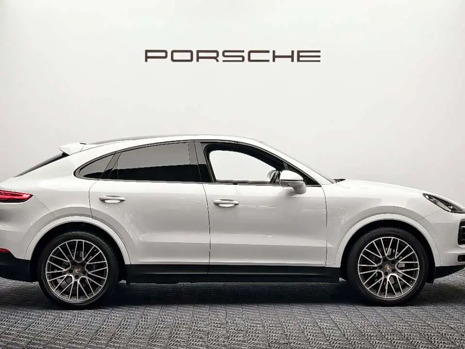 Porsche Cayenne 2023 — Photo 6/14