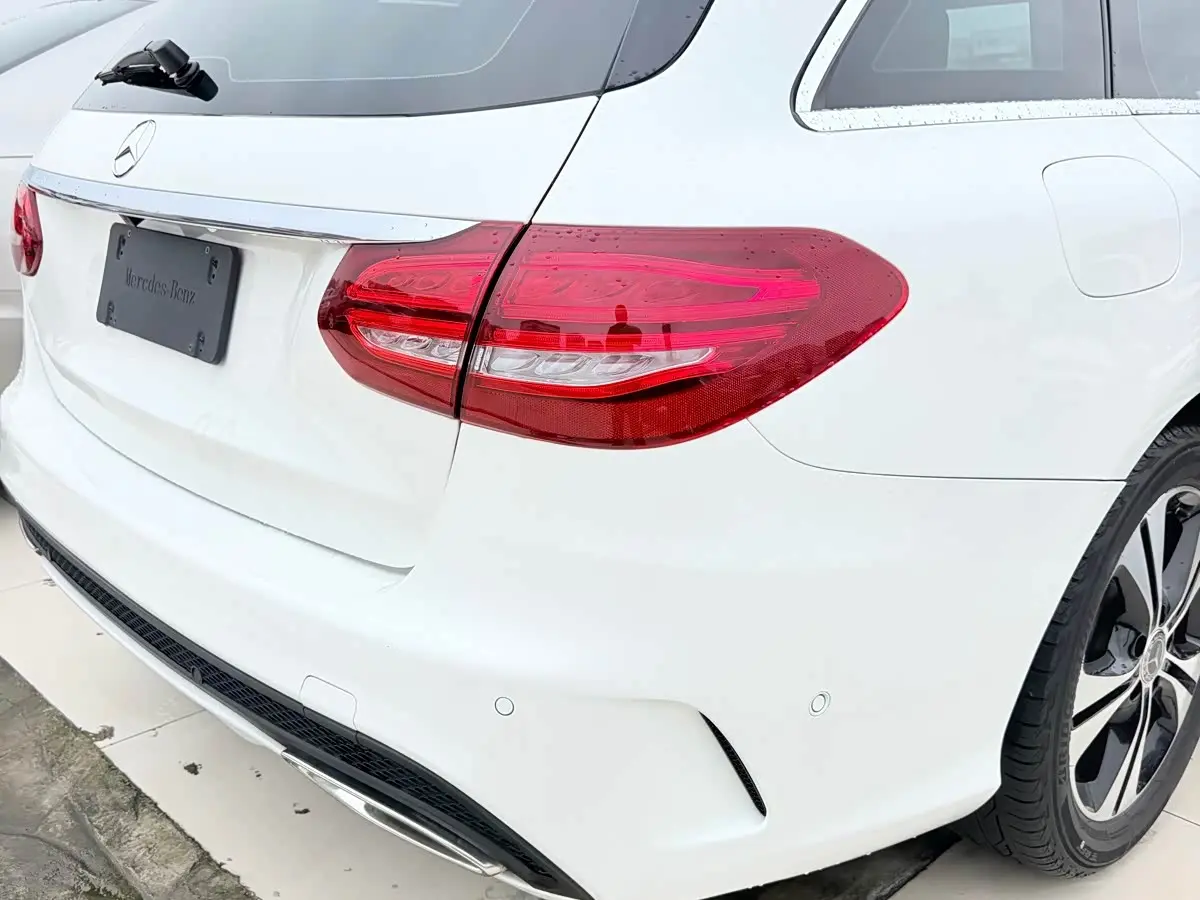 Mercedes-Benz C-Class 2018 — Photo 12/15