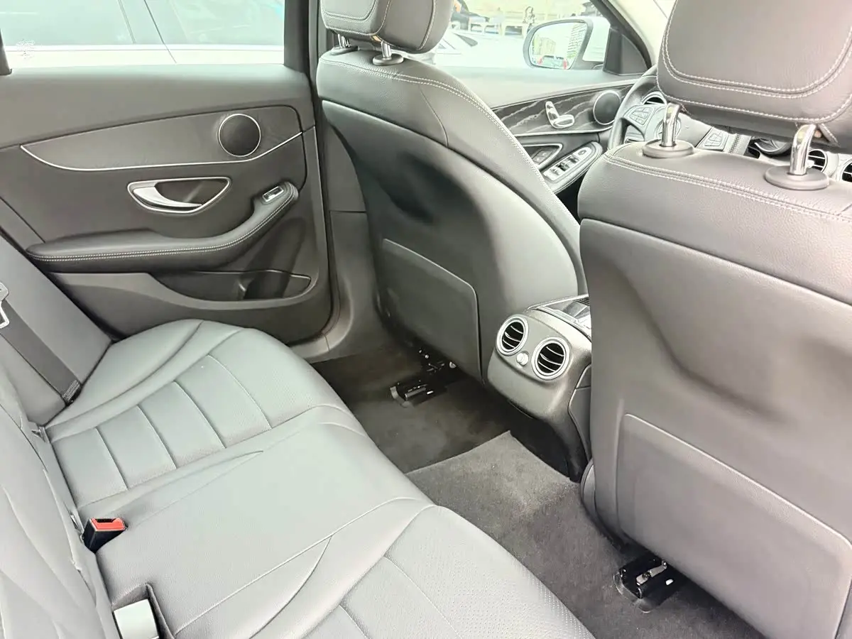 Mercedes-Benz C-Class 2018 — Photo 9/15