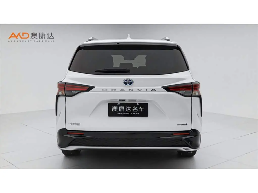 Toyota Granvia 2023 — Photo 4/11