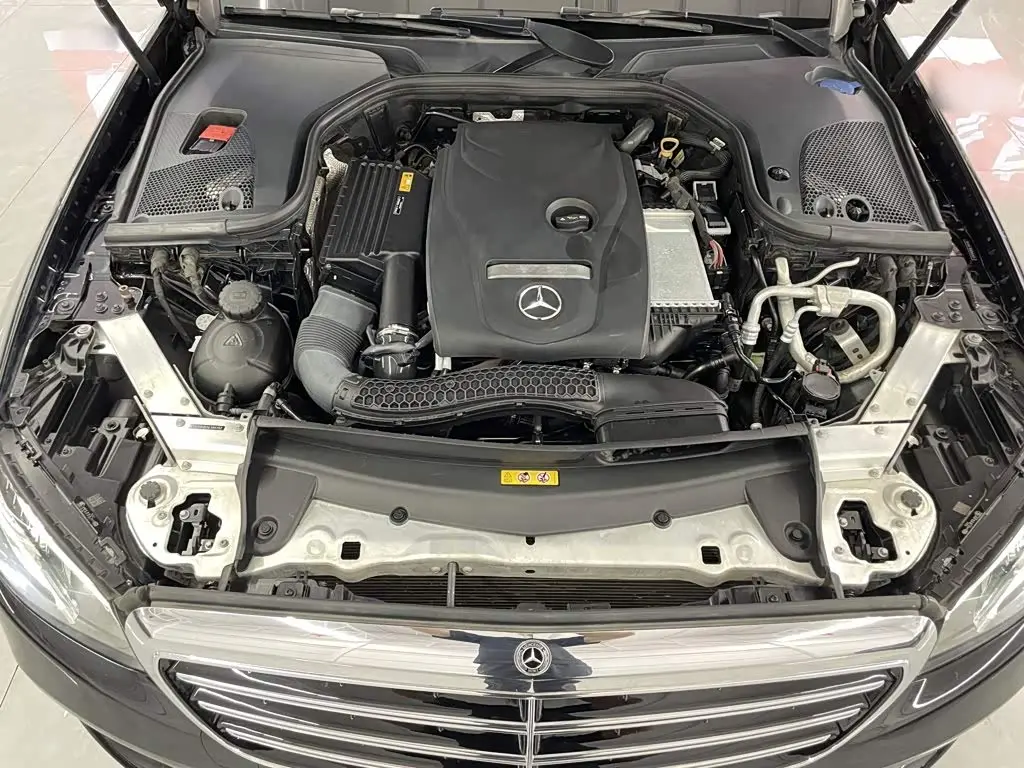 Mercedes-Benz E-Class 2018 — Фото 19/19