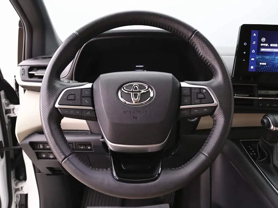 Toyota Granvia 2023 — Photo 15/20