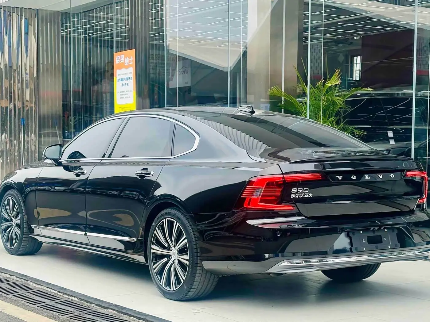 Volvo S90 2023 — Фото 4/15