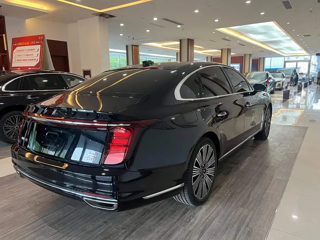 Hongqi H9 2025 — Photo 2/17