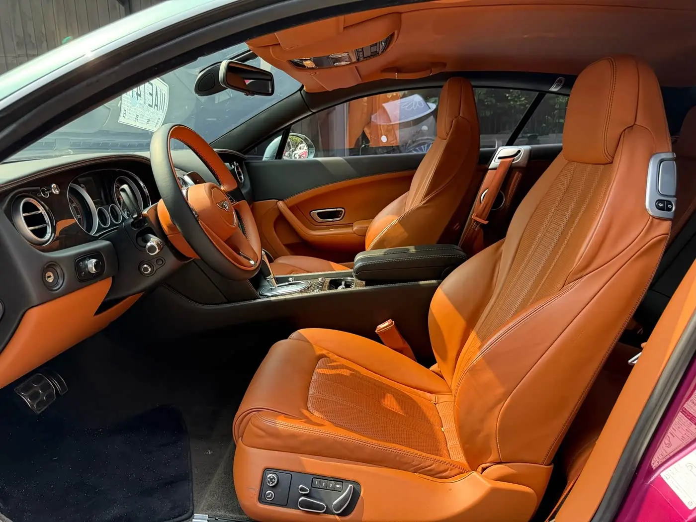 Bentley Continental 2015 — Фото 6/13