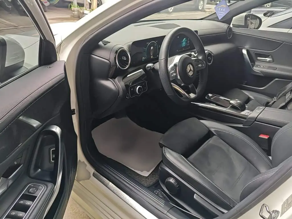Mercedes-Benz A-Class 2019 — Şəkil 15/19