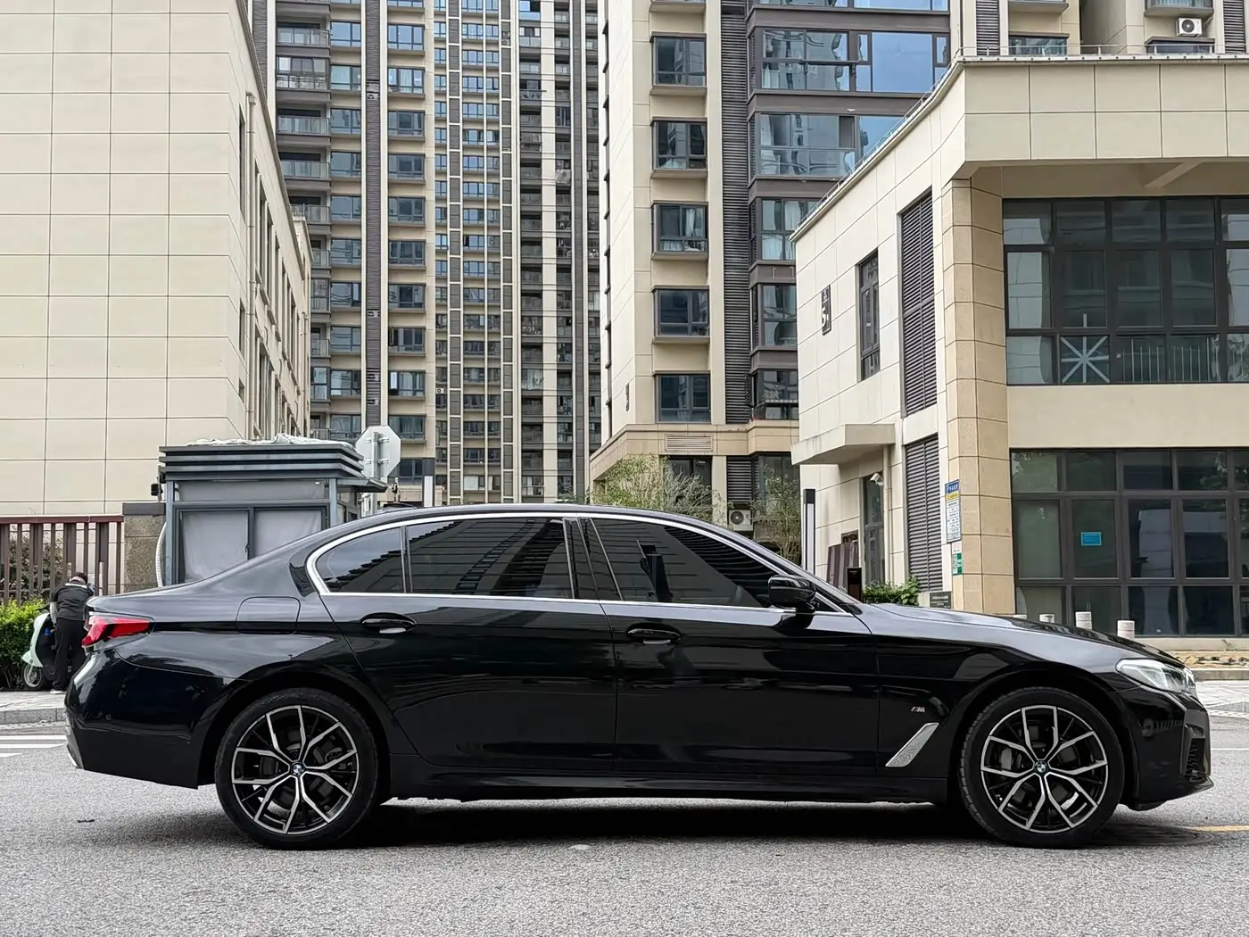 BMW 5 Series 2022 — Şəkil 18/18