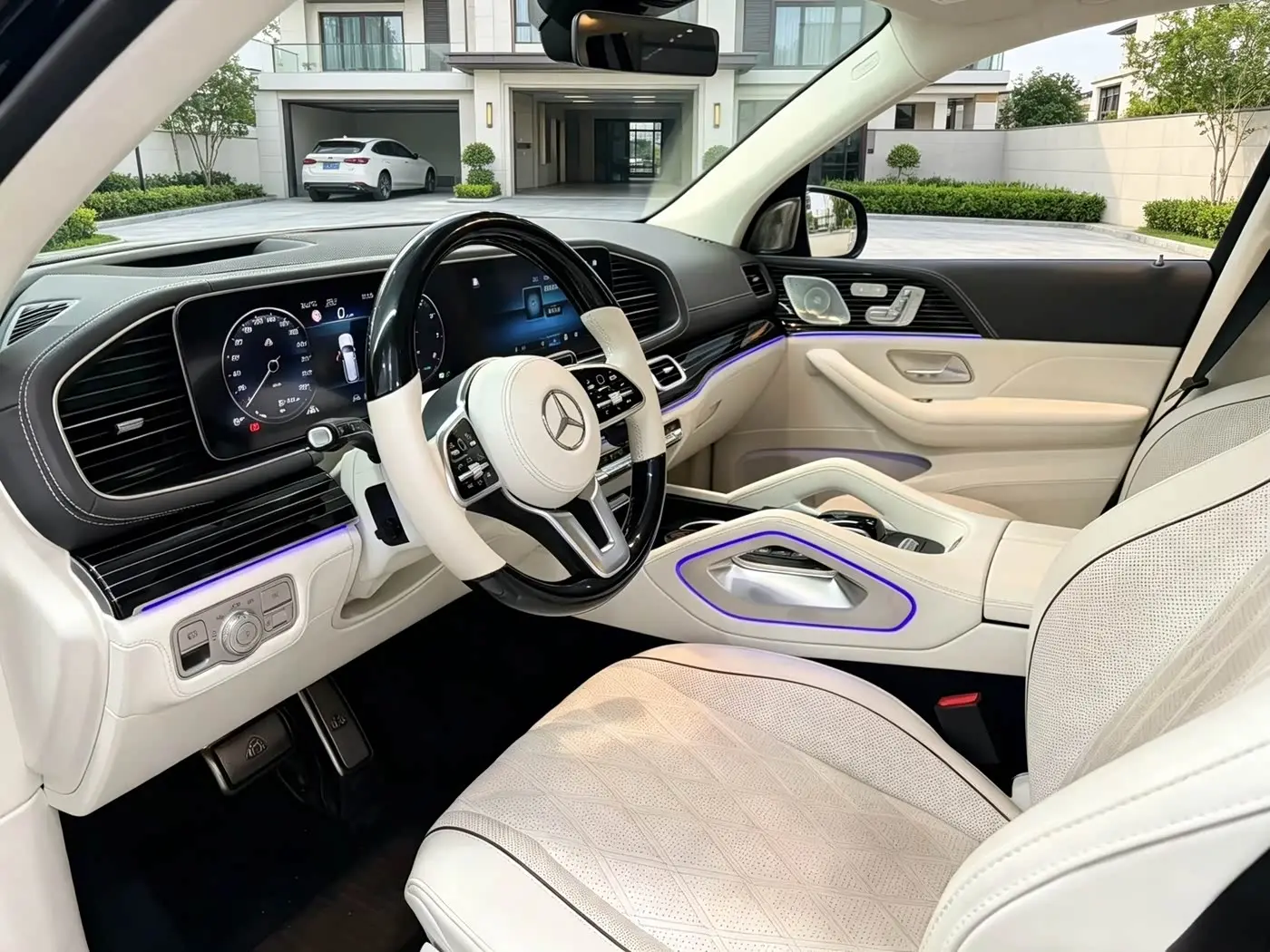 Mercedes-Benz GLS 2021 — Photo 4/9
