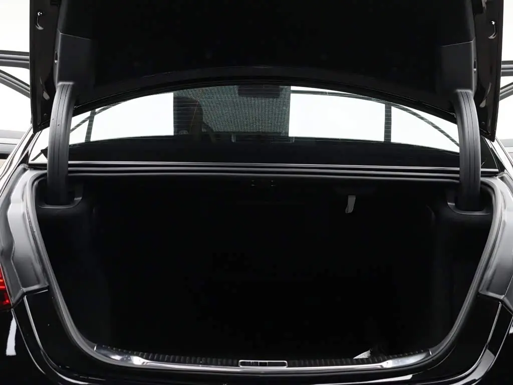 Mercedes-Benz Maybach S-Class 2023 — Фото 12/20