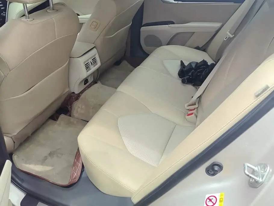 Toyota Camry 2018 — Şəkil 11/16