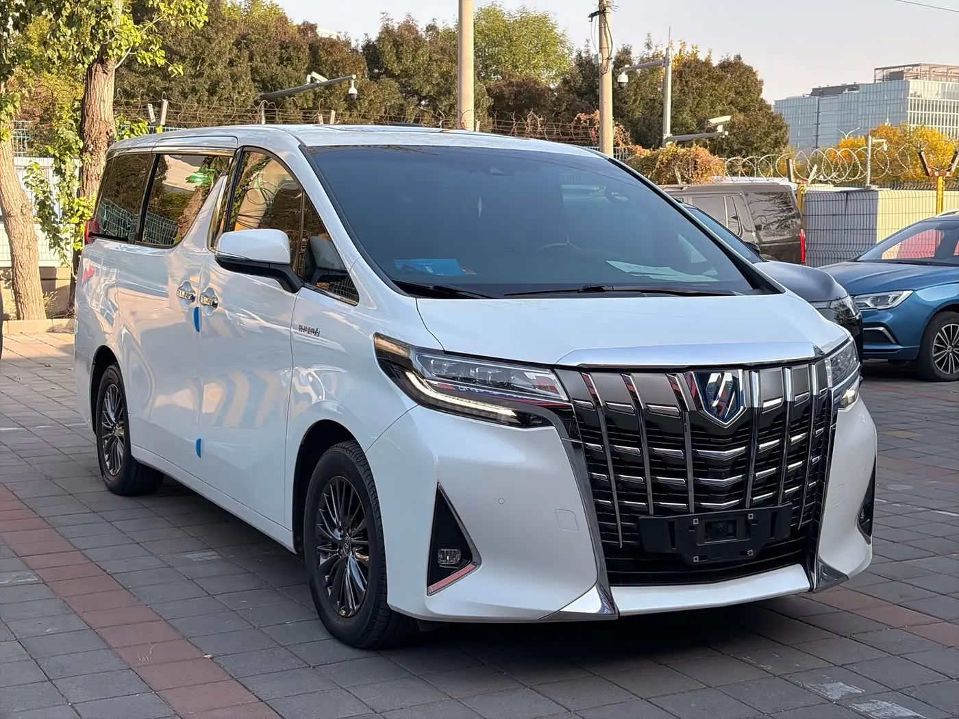 Toyota Alphard 2021 — Photo 3/20