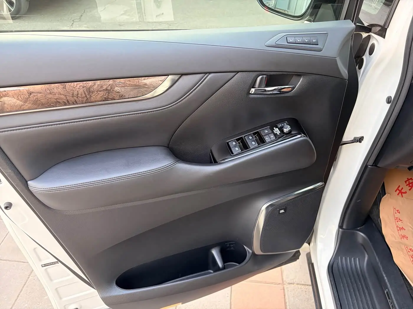 Toyota Alphard 2021 — Photo 6/20