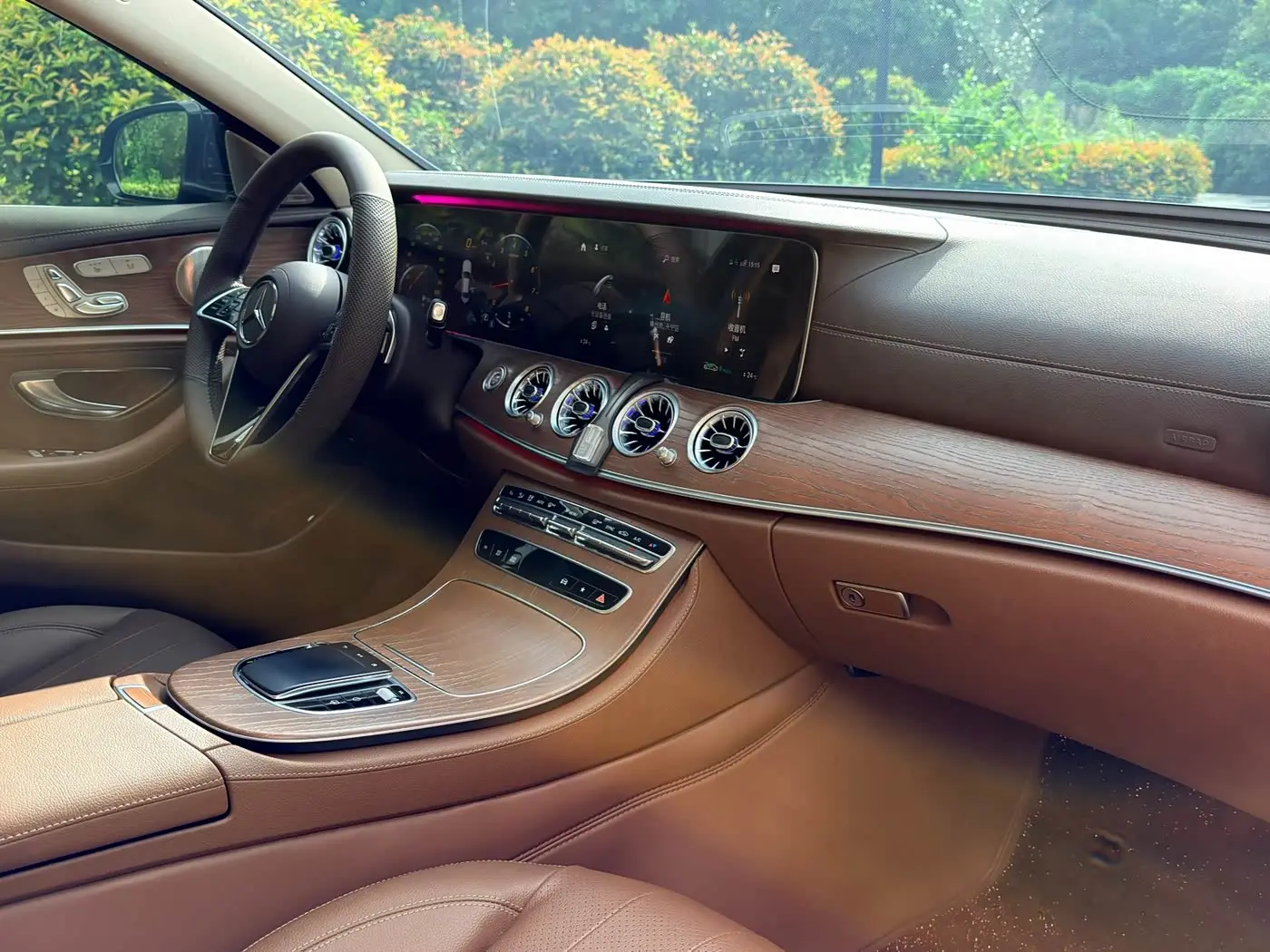 Mercedes-Benz E-Class 2021 — Photo 3/9