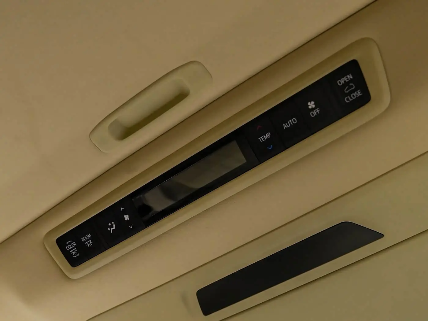 Toyota Vellfire 2020 — Photo 15/20