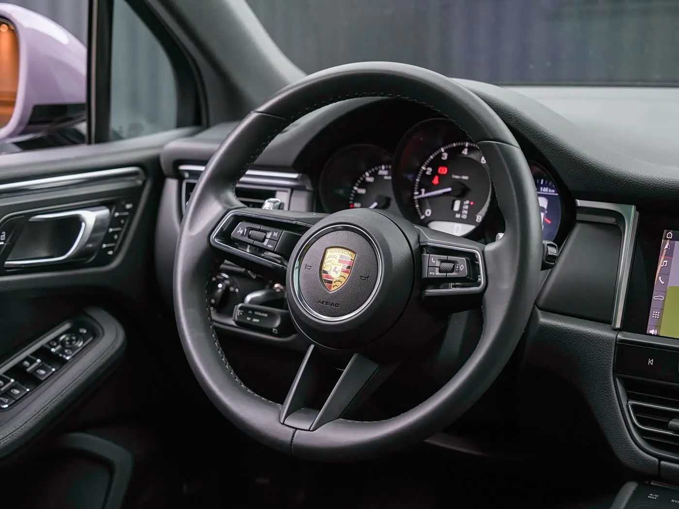 Porsche Macan 2023 — Фото 9/20
