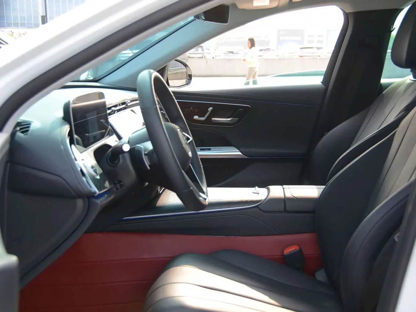 Mercedes-Benz E-Class 2024 — Фото 8/17
