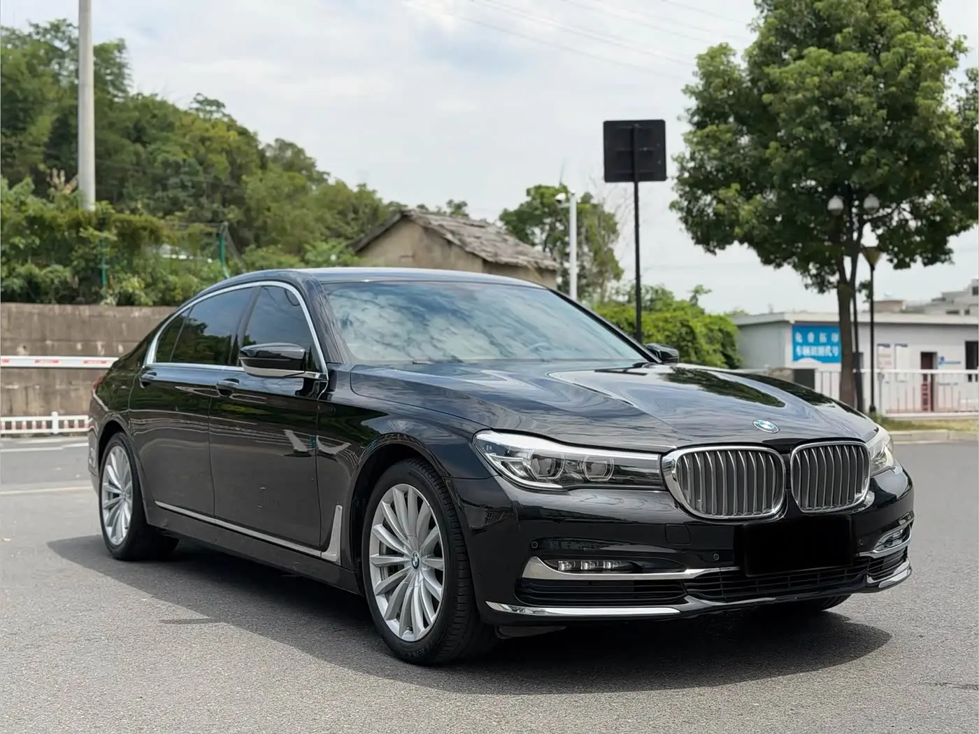 BMW 7 Series 2018 — Photo 3/16
