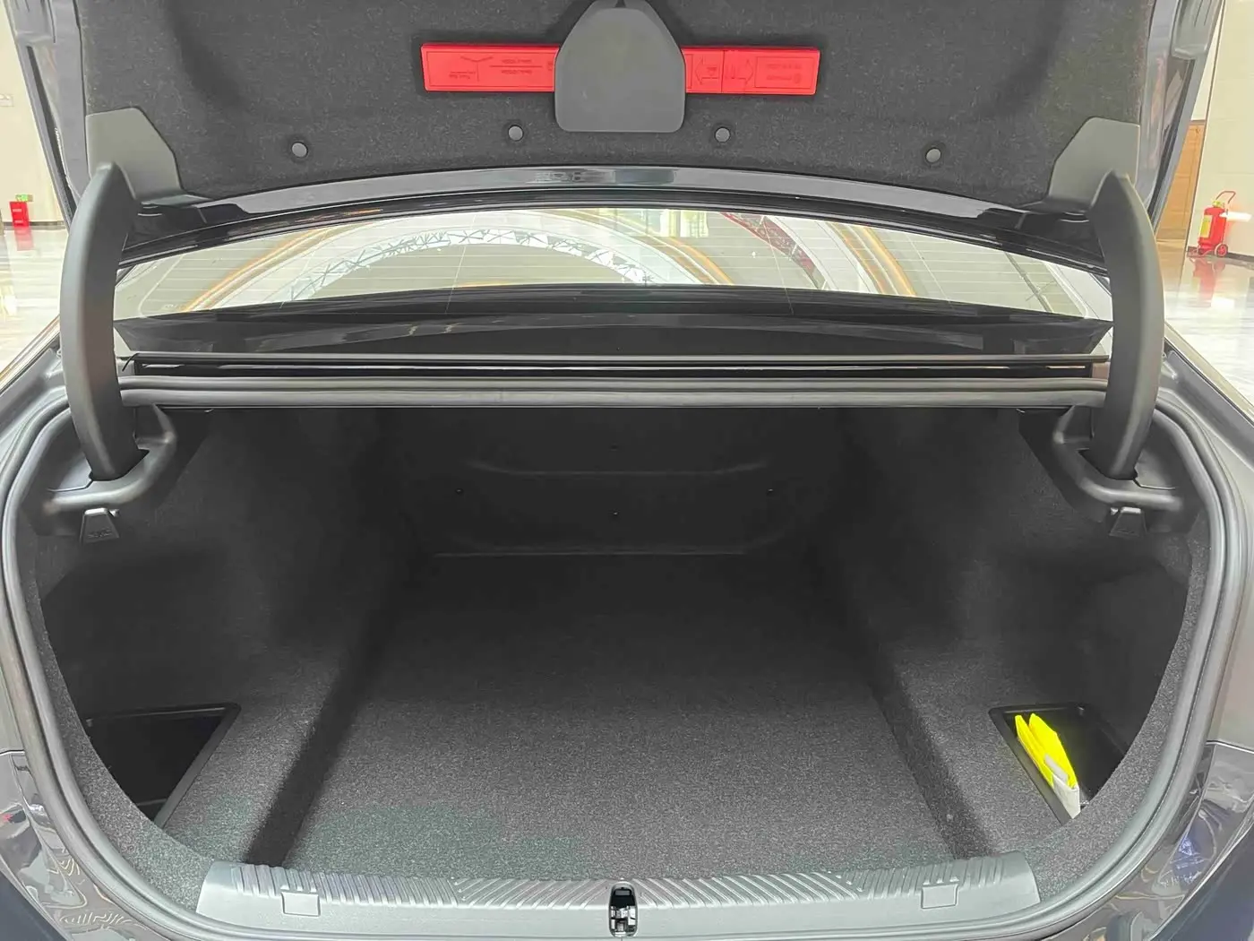BMW 5 Series 2025 — Photo 15/16
