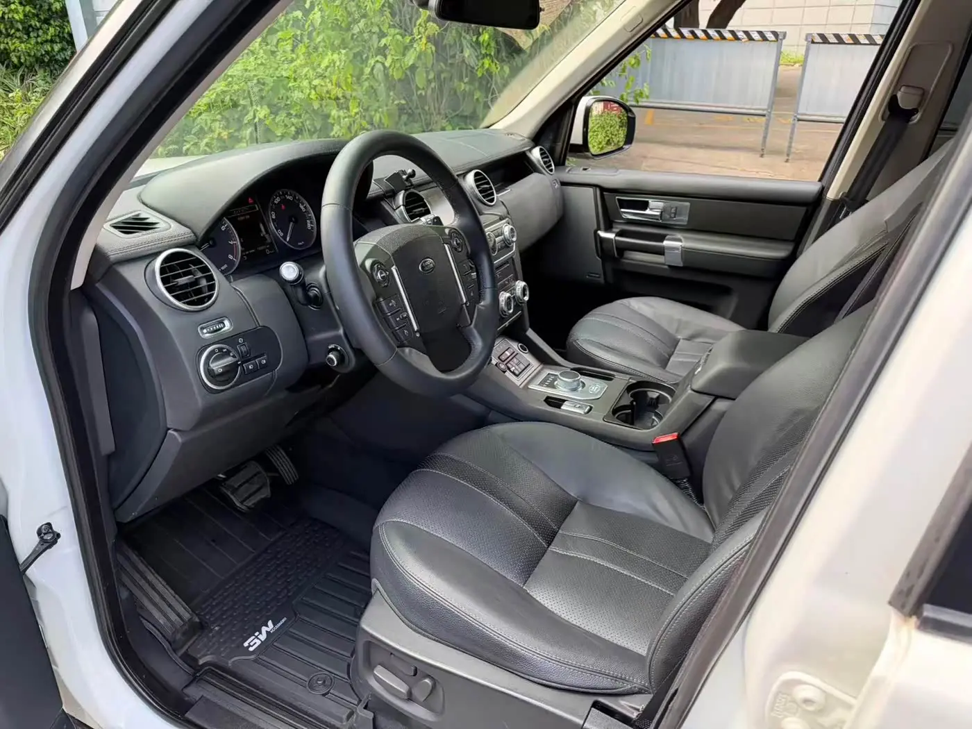Land Rover Discovery 2016 — Photo 5/13