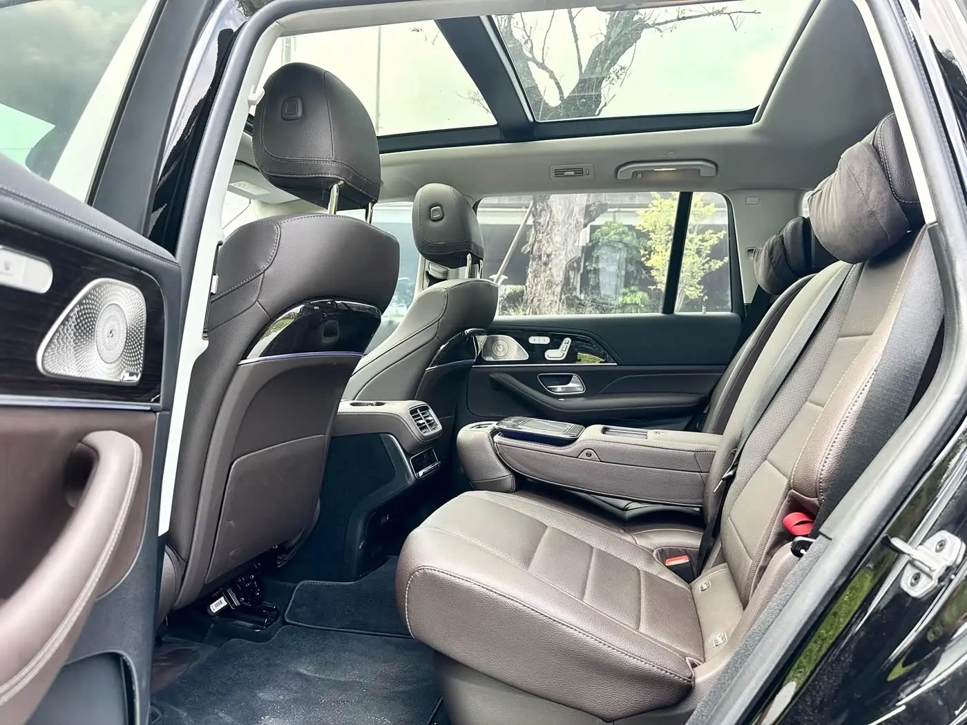 Mercedes-Benz GLS 2022 — Photo 16/17