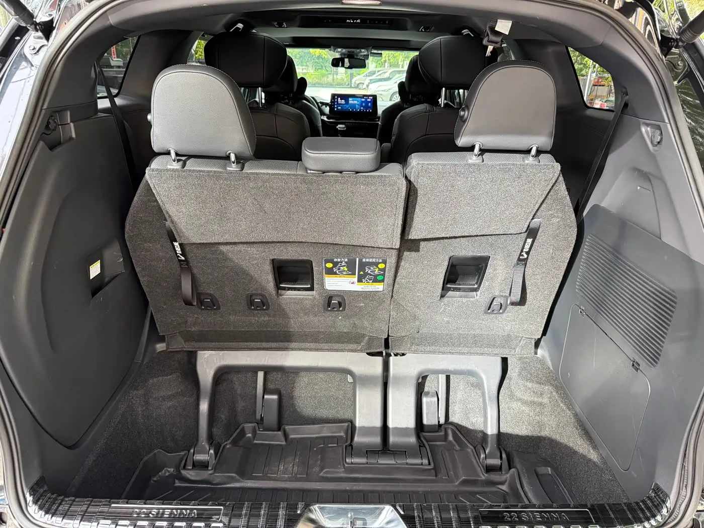 Toyota Sienna 2022 — Photo 17/18