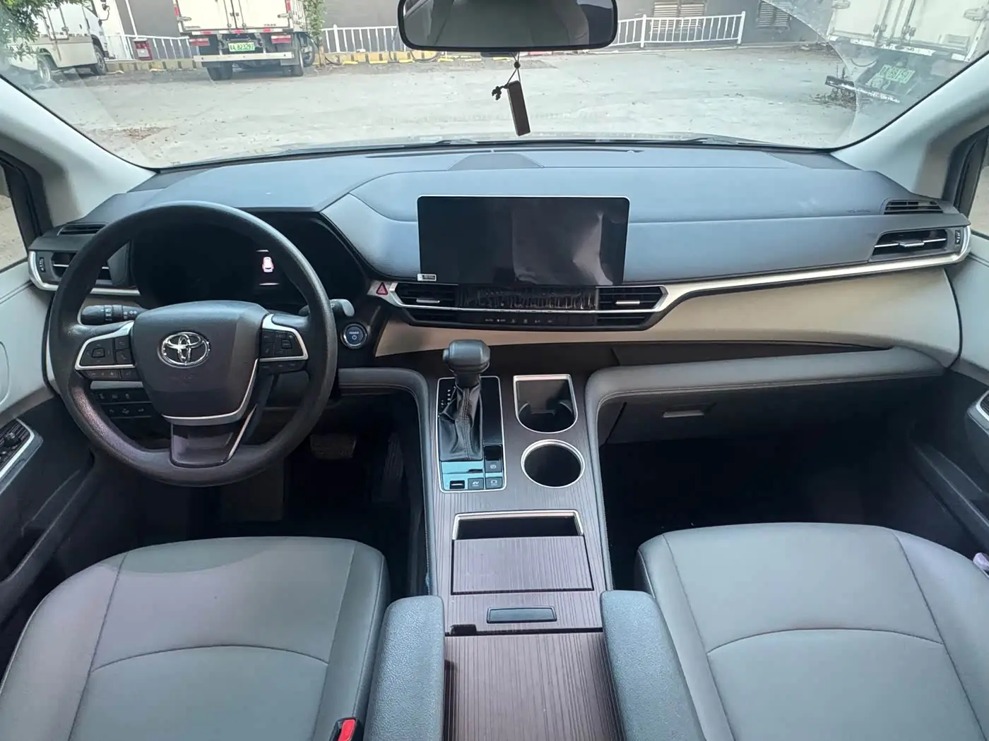 Toyota Granvia 2023 — Şəkil 5/9
