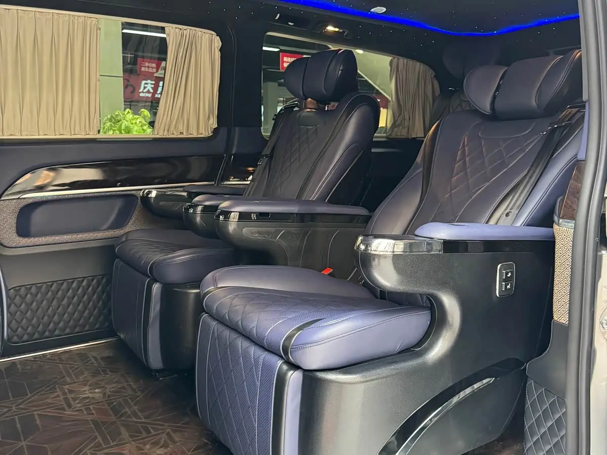 Mercedes-Benz V-Class 2020 — Photo 9/9