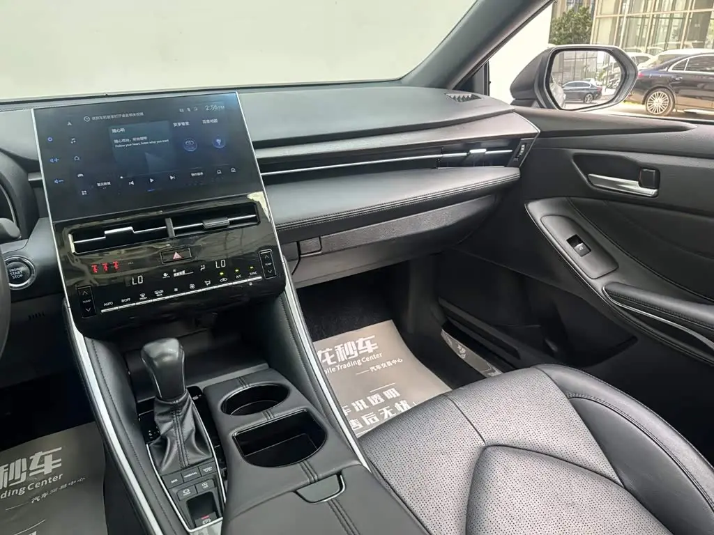 Toyota Avalon 2023 — Photo 10/14
